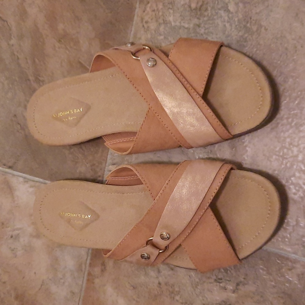 St John's Bay flex form slides tan/gold womens size 9.5